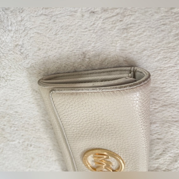 Michael Kors leather Wallet GUC - Picture 6 of 8